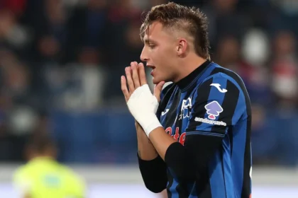 Retegui con la maglia dell'Atalanta