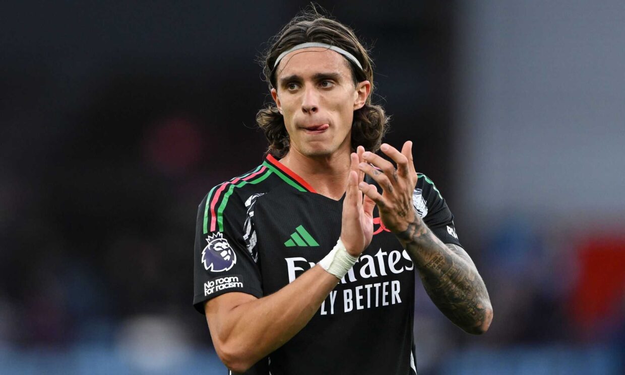 Calafiori con la maglia dell'Arsenal
