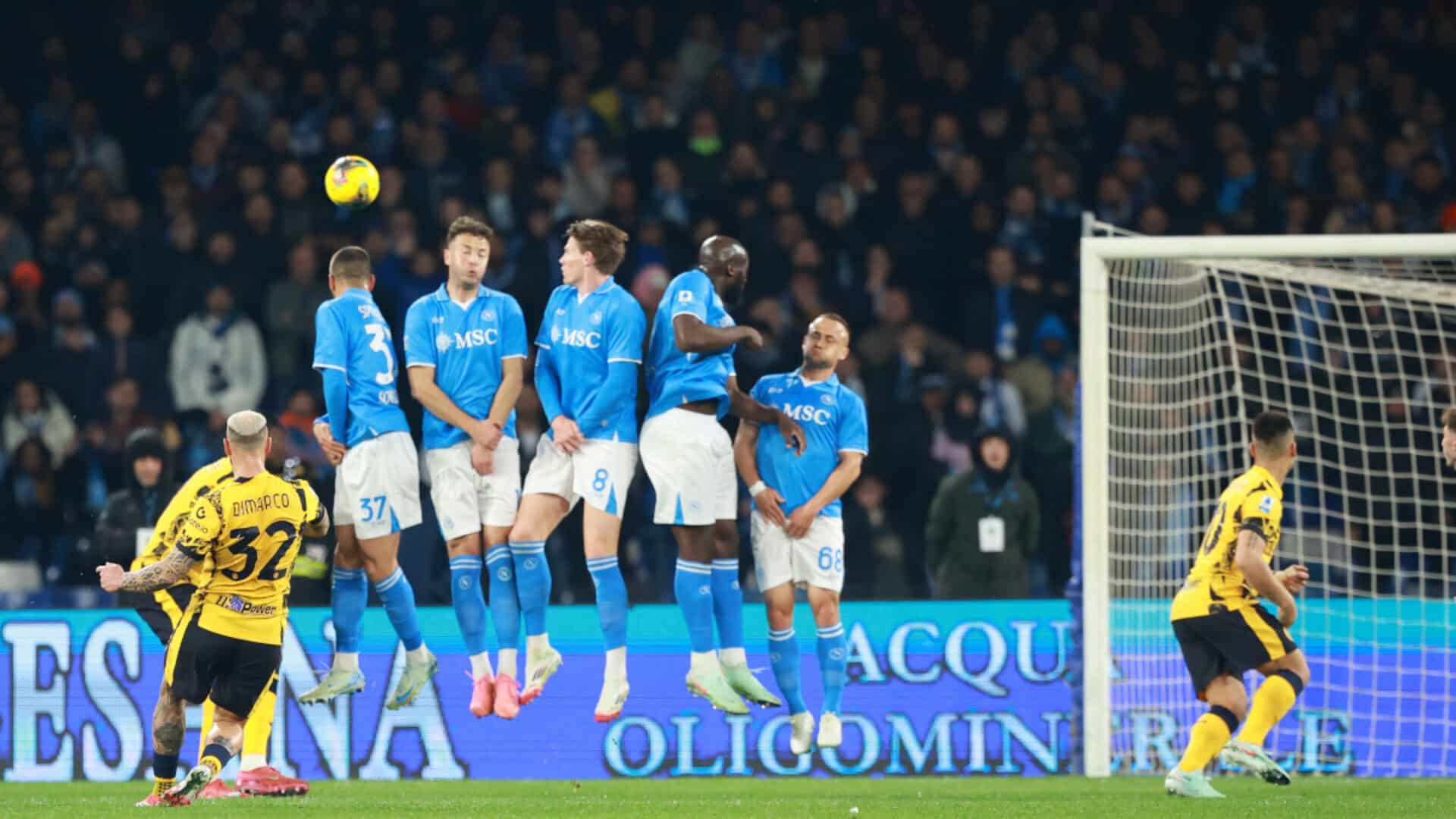 La rete di Dimarco in Napoli-Inter