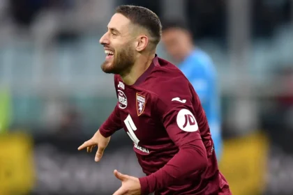Vlasic con la maglia del Torino