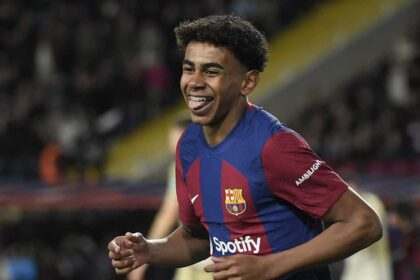 Lamine Yamal con la maglia del Barcellona