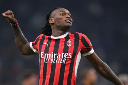 Leao con la maglia del Milan