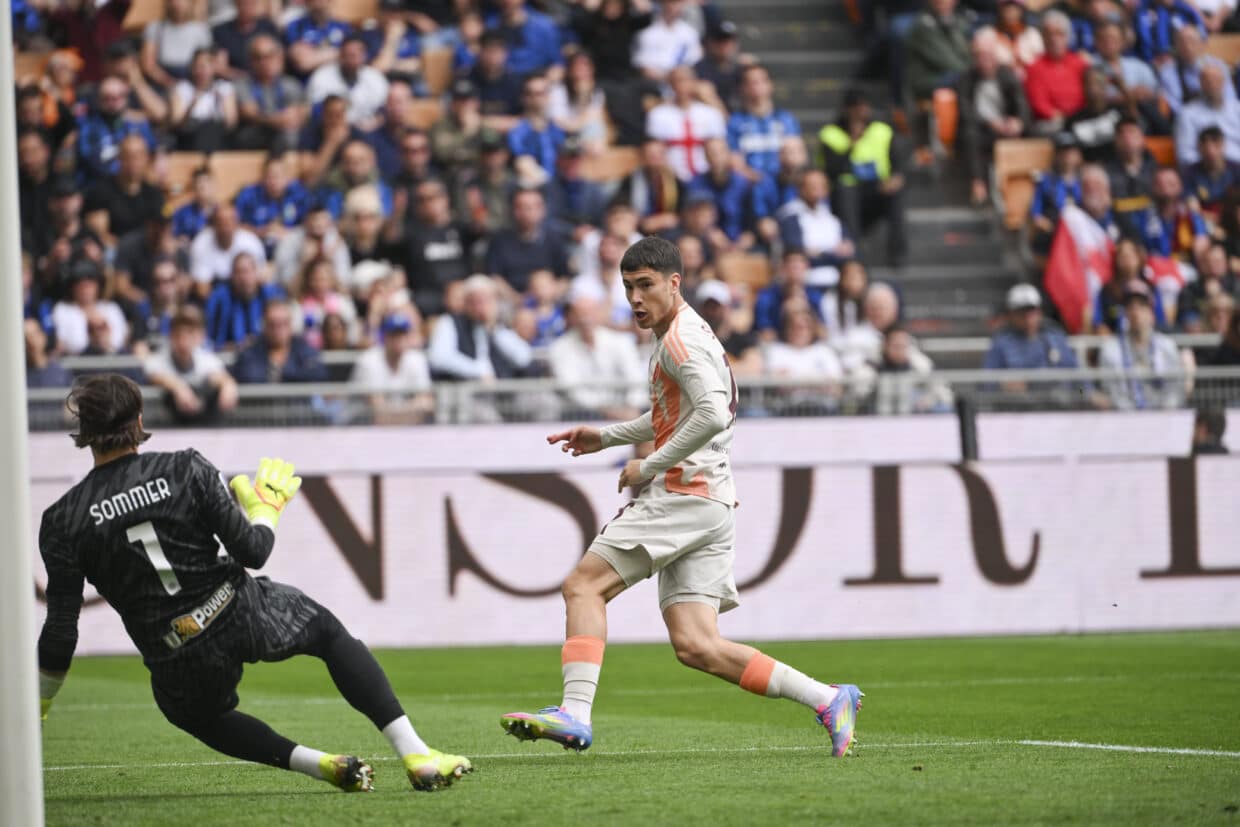 Soulé con la maglia della Roma