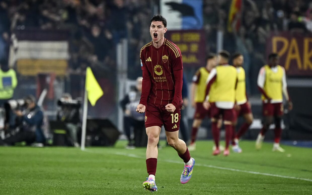 Matias Soulé con la maglia della Roma