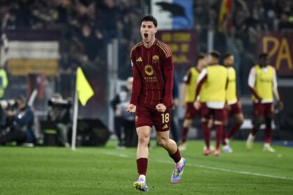 Matias Soulé con la maglia della Roma
