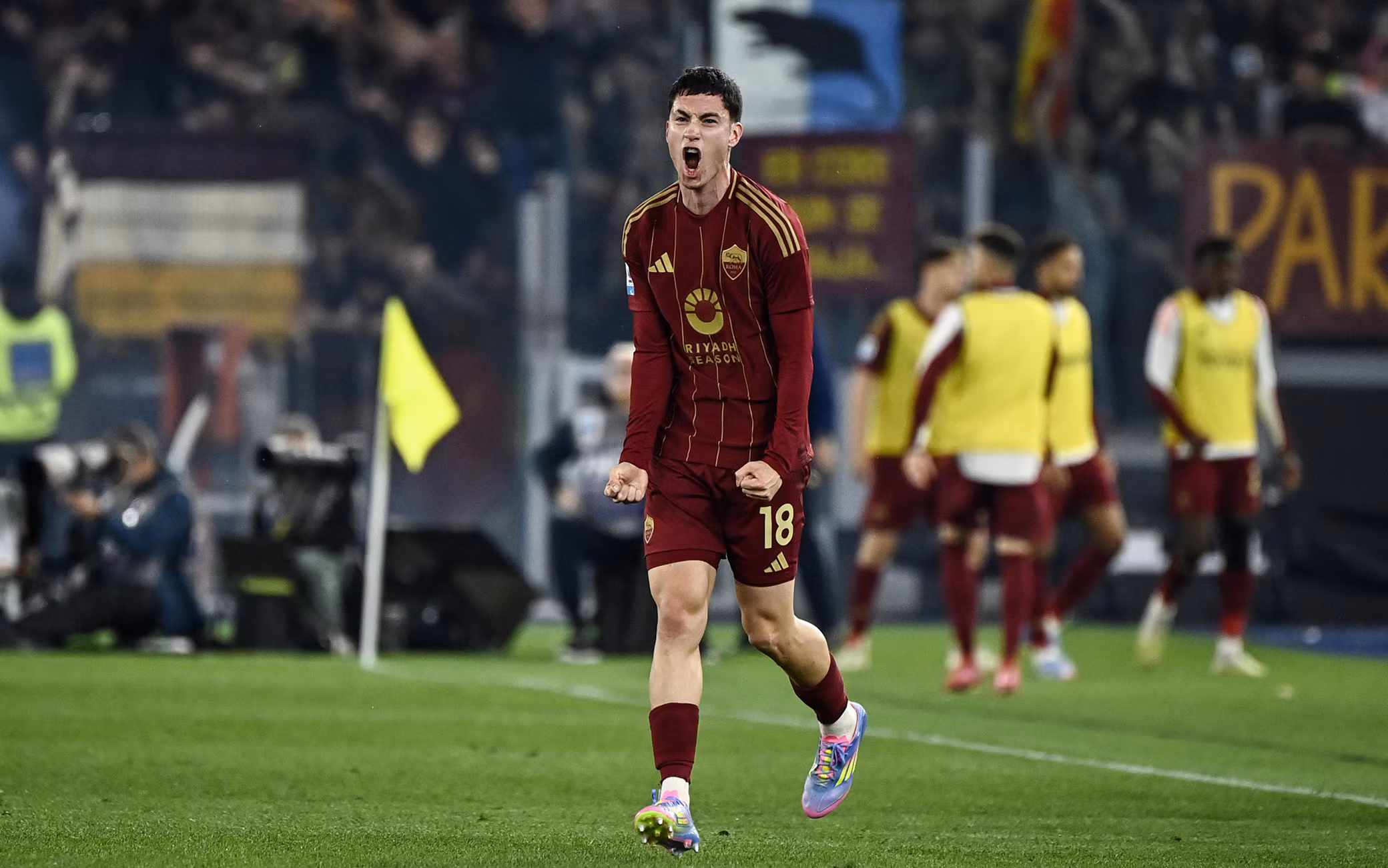 Matias Soulé con la maglia della Roma