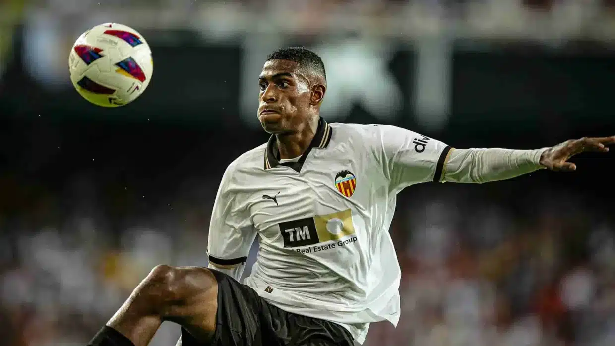 Mosquera con la maglia del Valencia