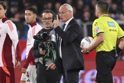 Claudio Ranieri litiga con l'arbitro Sozza