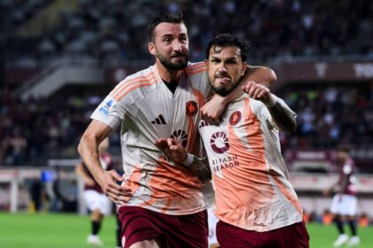 Cristante e Paredes con la maglia della Roma