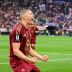 Dovbyk con la maglia della Roma