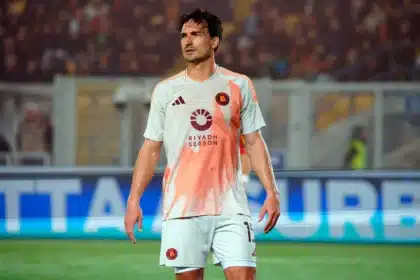 Hummels con la maglia della Roma