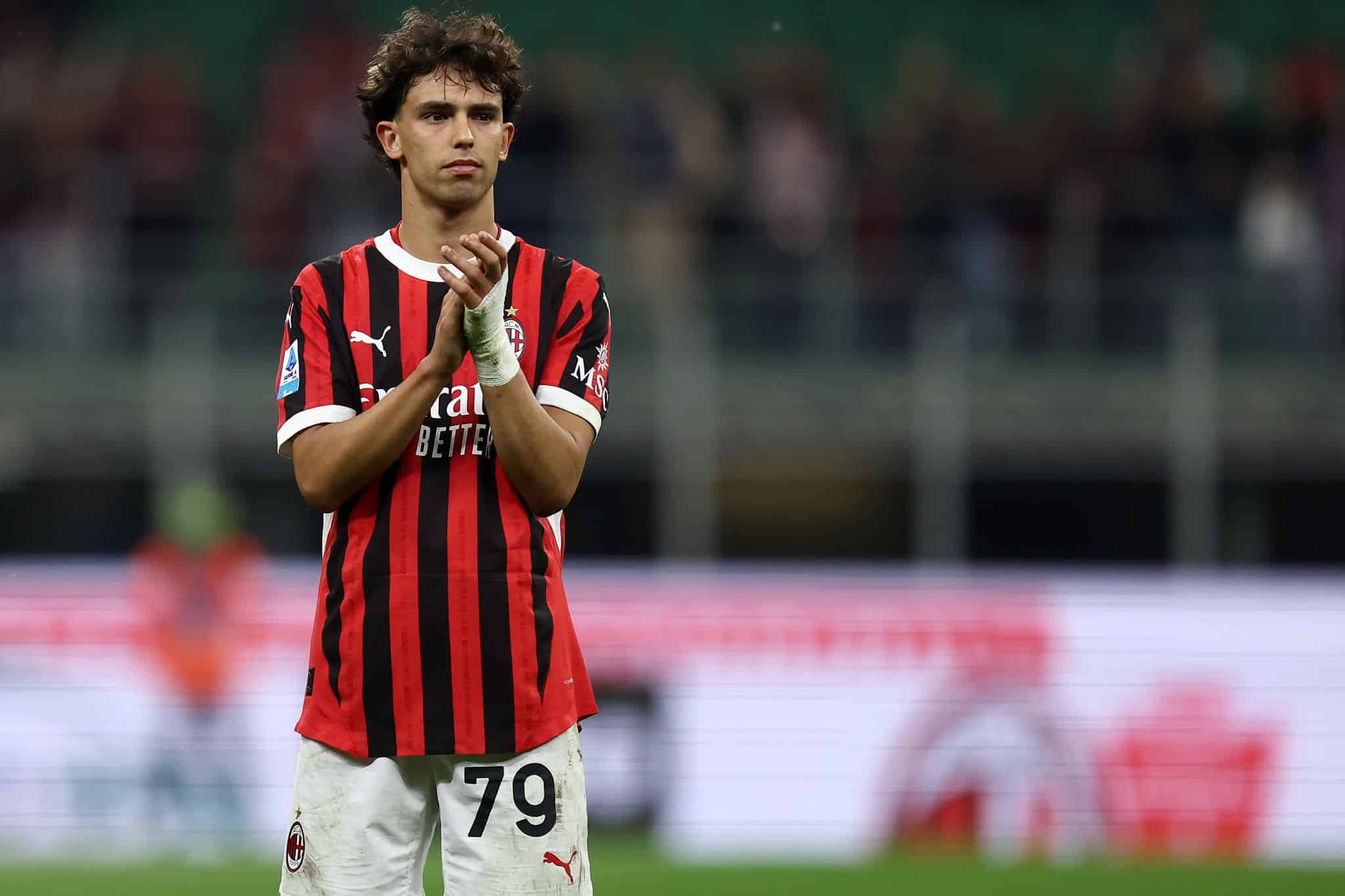 Joao Felix con la maglia del Milan