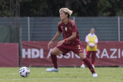 Minami con la maglia della Roma Femminile