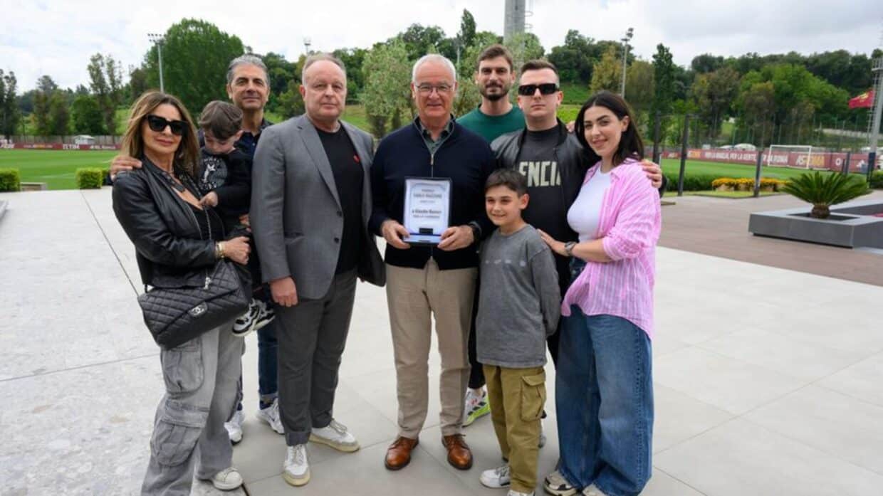 roma nuovo riconoscimento per ranieri ricevuto il premio carlo mazzone a trigoria