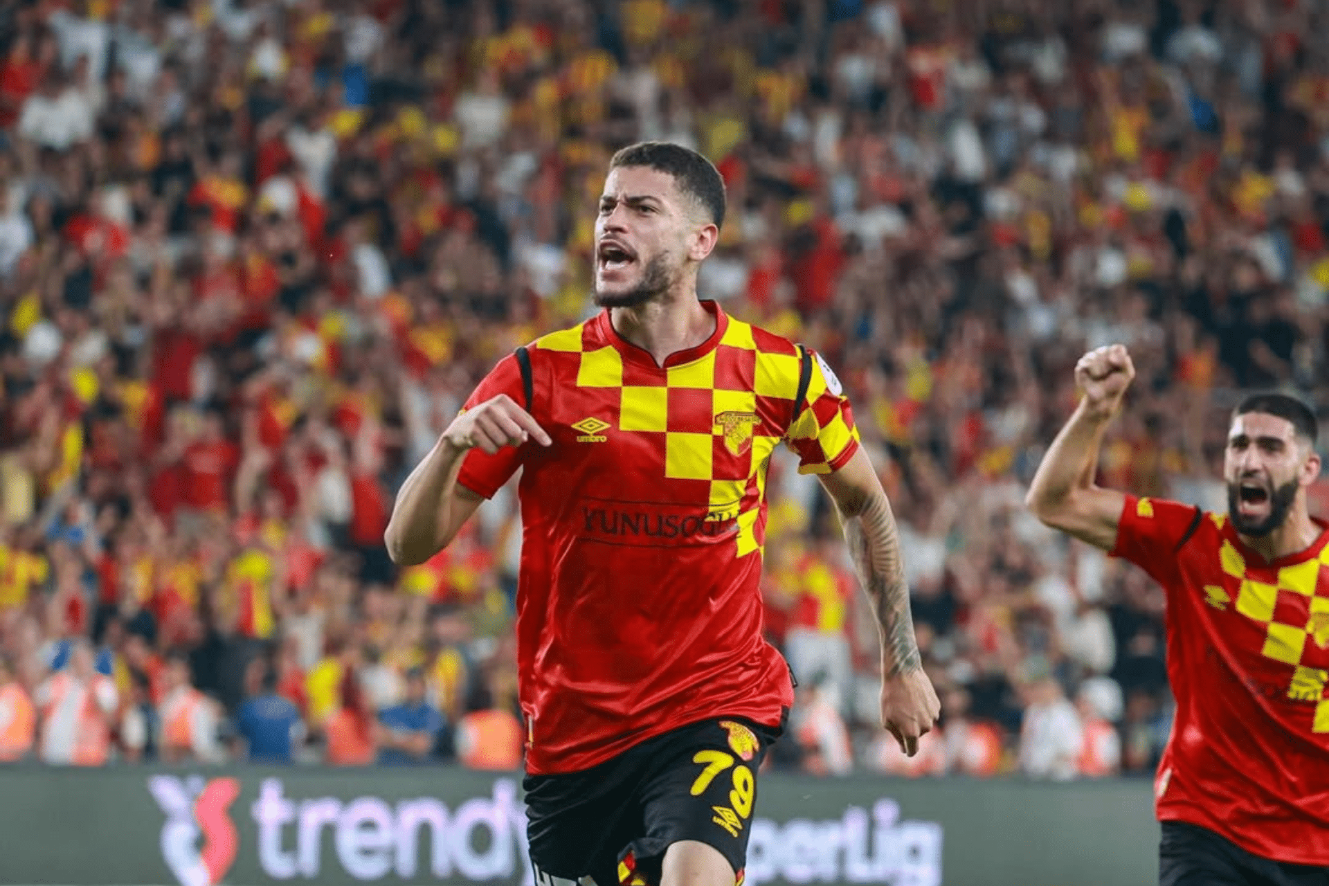 Romulo con la maglia del Goztepe