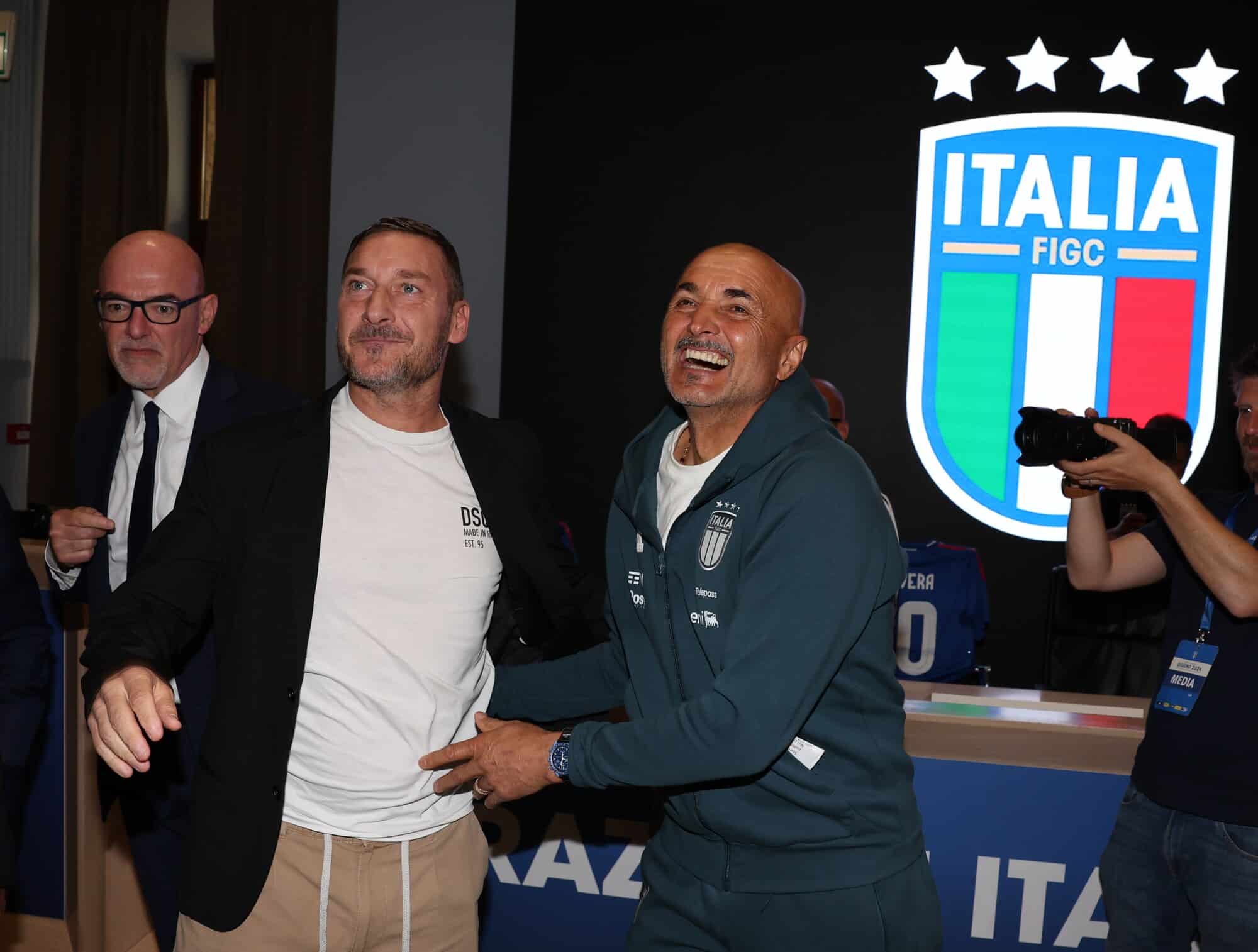 Spalletti su Totti: “Resteremo superamici, ho fatto tutto in funzione della Roma” Spalletti su Totti: “Resteremo superamici, ho fatto tutto in funzione della Roma”
