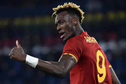 Abraham con la maglia della Roma
