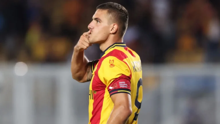 Krstovic con la maglia del Lecce