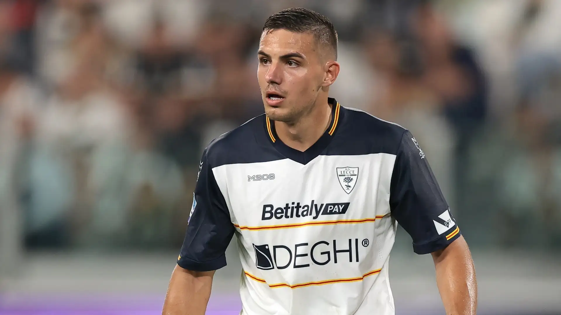 de krstovic il bomber del lecce fa gola alla roma ma la premier league chiama