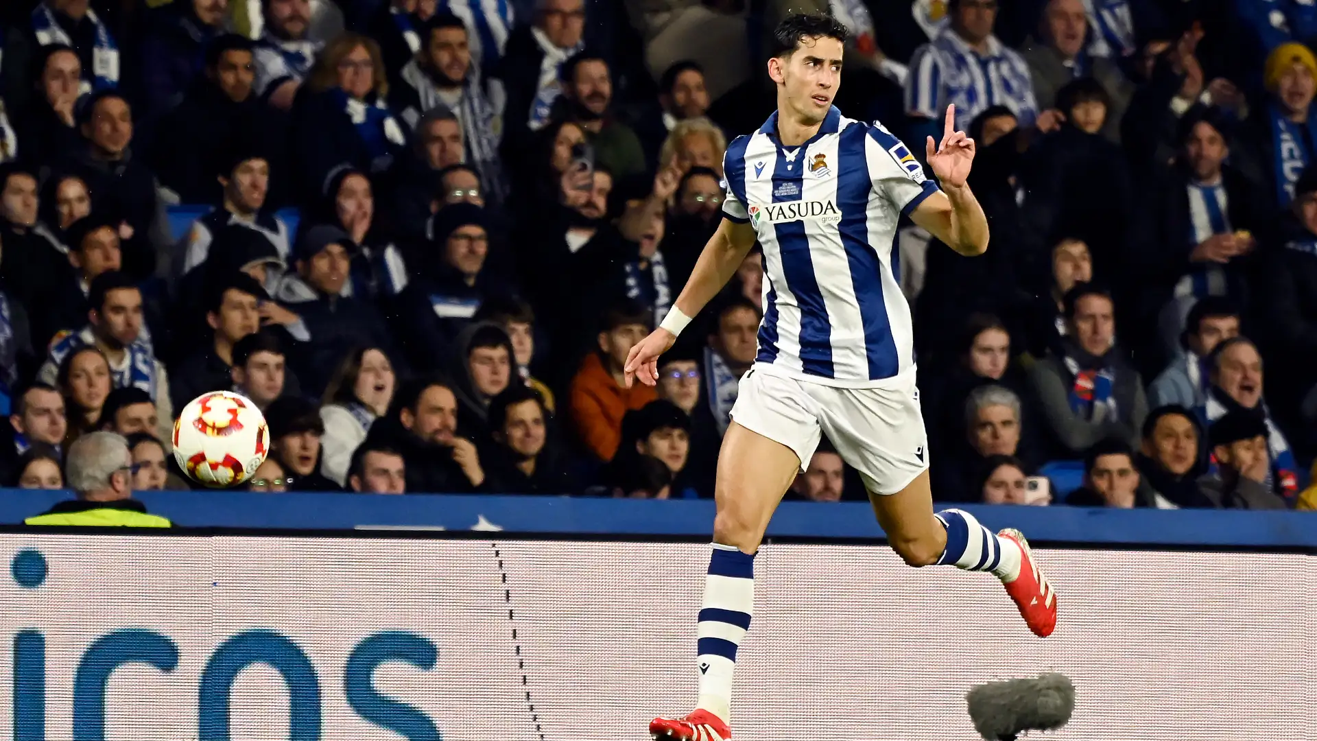 Nayef Aguerd con la maglia della Real Sociedad