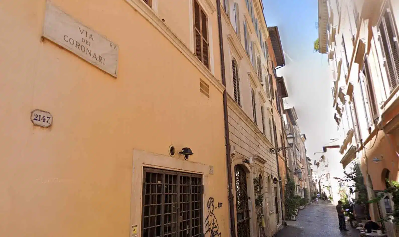 Roma, furto da film nel cuore del centro storico: spariti gioielli per 100mila euro Roma, furto da film nel cuore del centro storico: spariti gioielli per 100mila euro