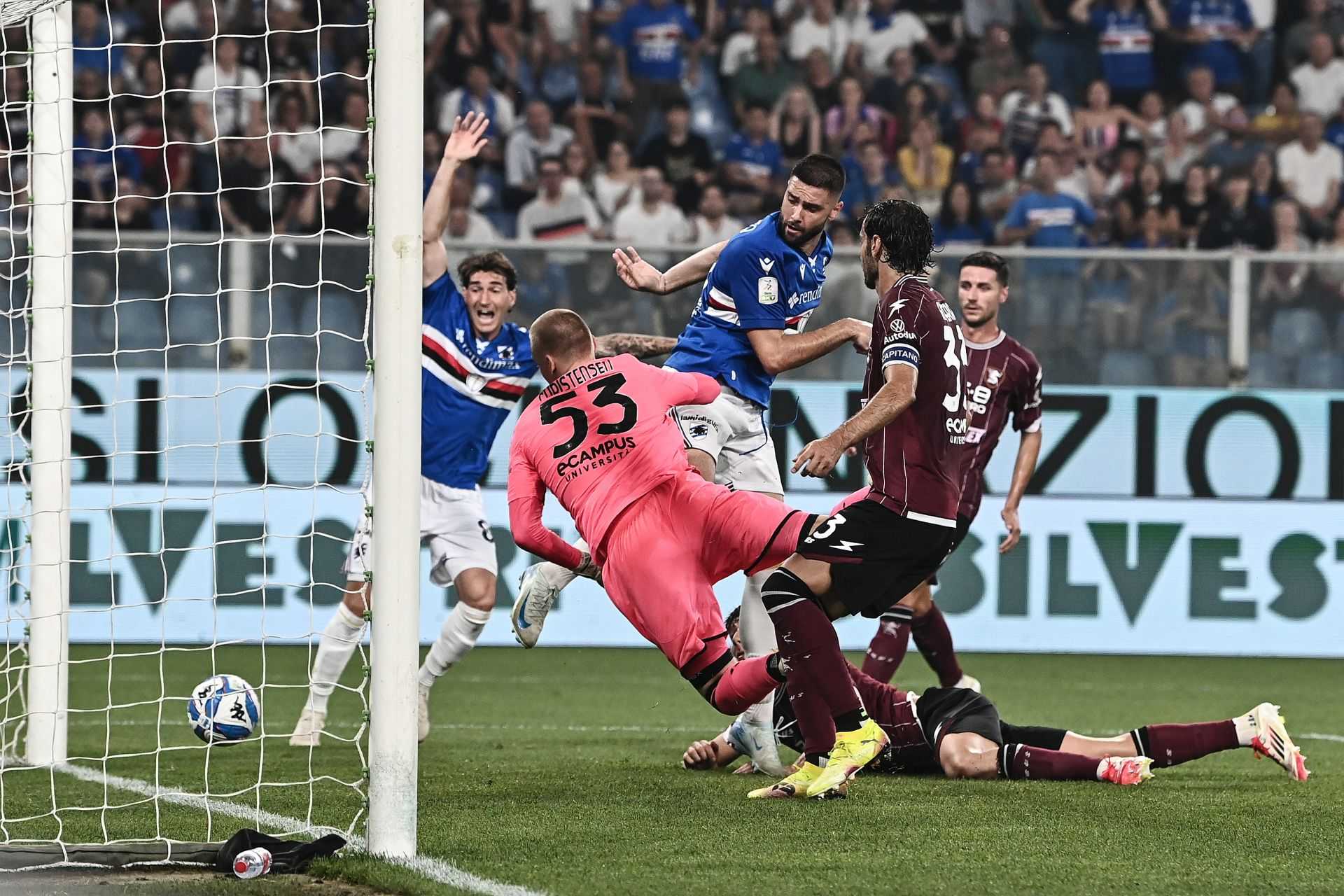 Play Out Serie B, la Sampdoria si allena a Trigoria. Disavventura per la Salernitana Play Out Serie B, la Sampdoria si allena a Trigoria. Disavventura per la Salernitana