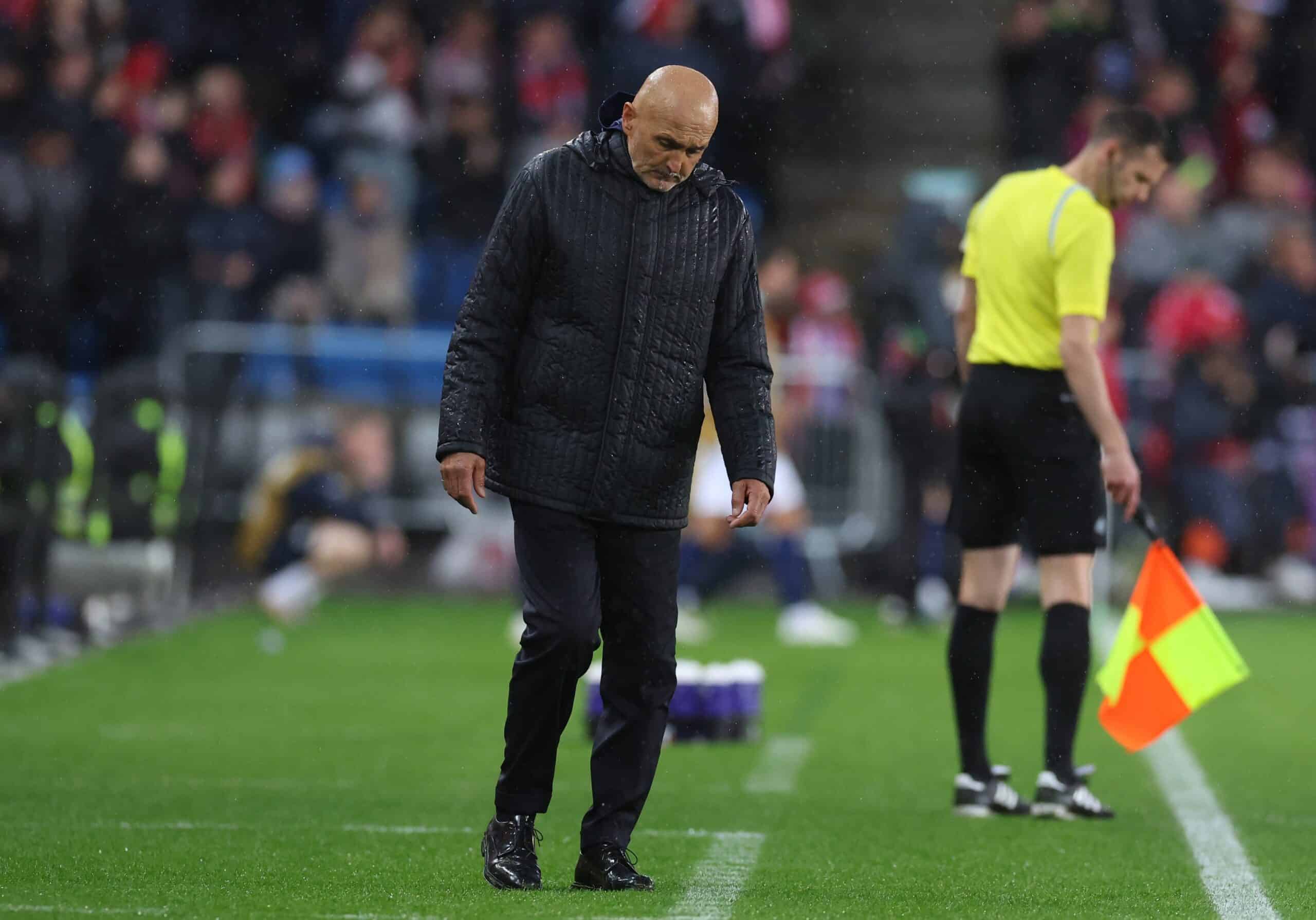 Italia di Spalletti vergognosa, il popolo sentenzia: “Date la Nazionale a Ranieri” Italia di Spalletti vergognosa, il popolo sentenzia: “Date la Nazionale a Ranieri”