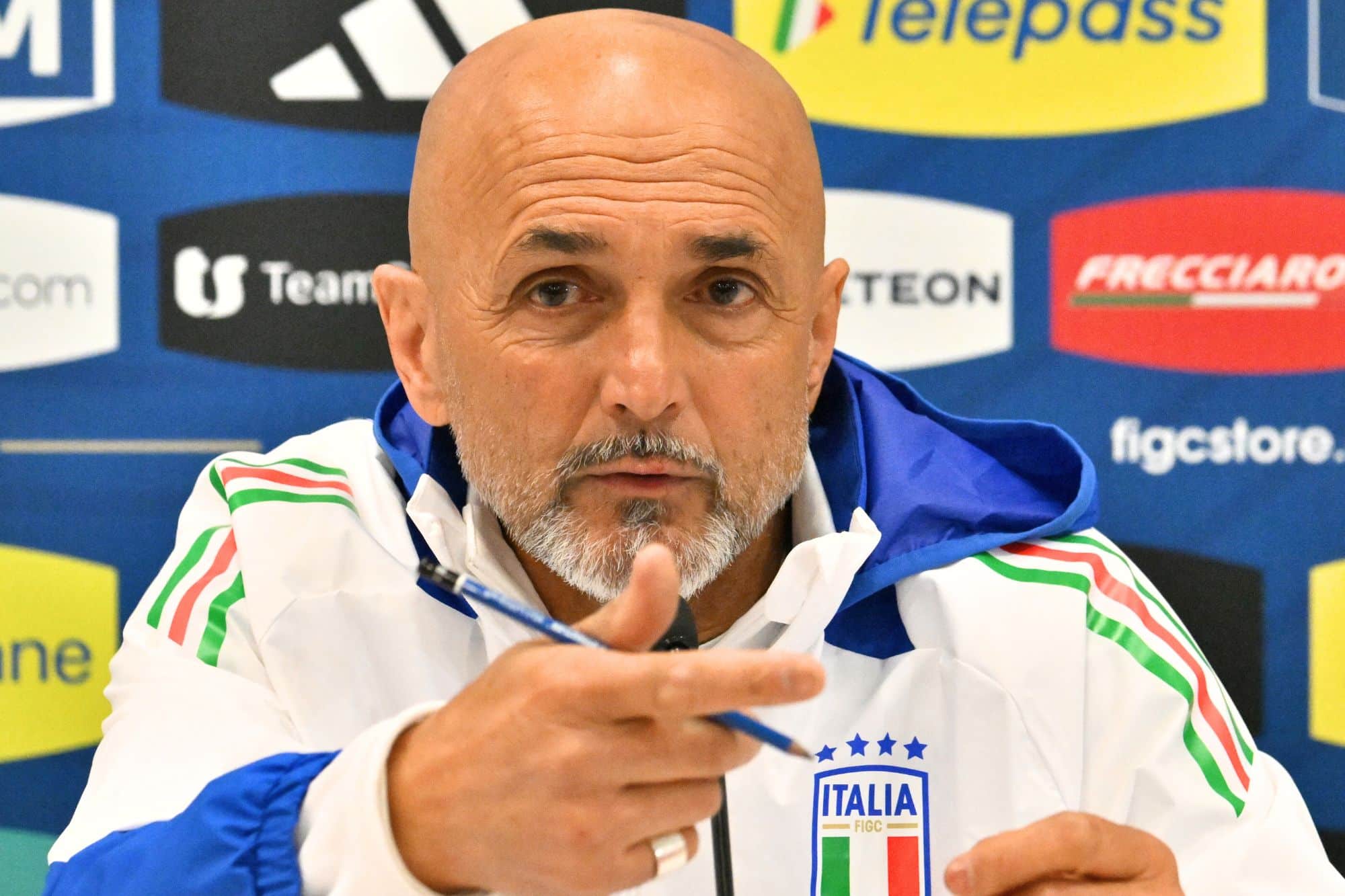 Acerbi rifiuta la Nazionale, Spalletti dispiaciuto per Mancini: tifosi della Roma infuriati Acerbi rifiuta la Nazionale, Spalletti dispiaciuto per Mancini: tifosi della Roma infuriati