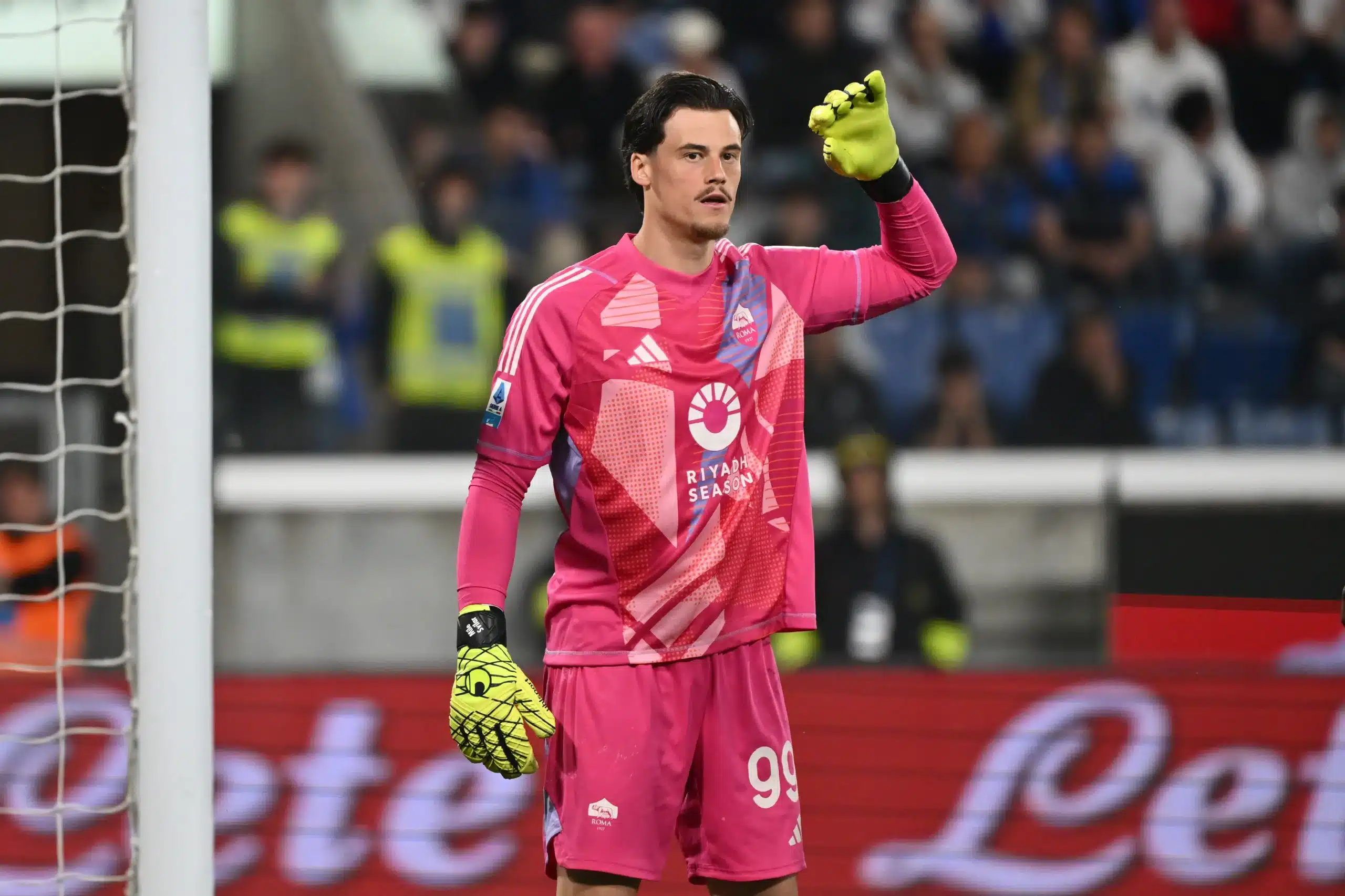 Futuro Svilar, distanza con la Roma e tre club in agguato: Petrovic per sostituirlo? Futuro Svilar, distanza con la Roma e tre club in agguato: Petrovic per sostituirlo?