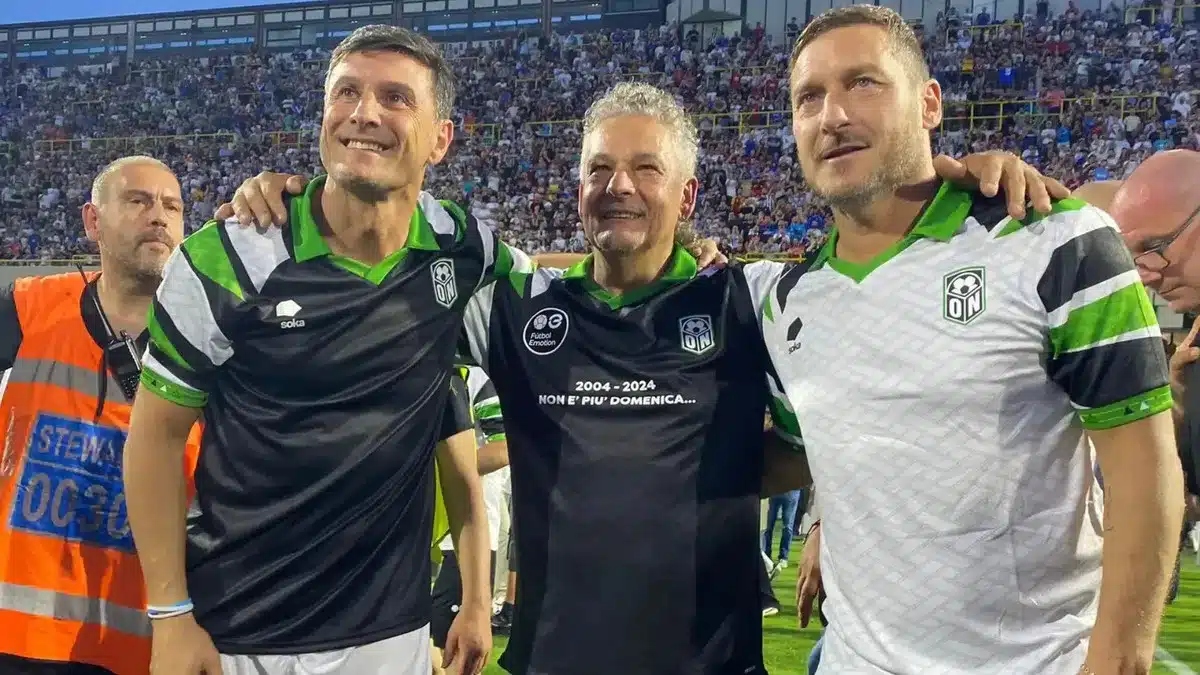 Francesco Totti e la sfida dei numeri 10: il Re di Roma sceglie il Divin Codino (VIDEO) Francesco Totti e la sfida dei numeri 10: il Re di Roma sceglie il Divin Codino (VIDEO)