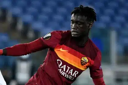 Ebrima Darboe con la maglia della Roma
