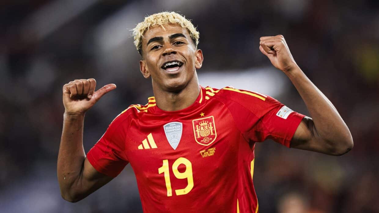 Lamine Yamal con la maglia della Spagna