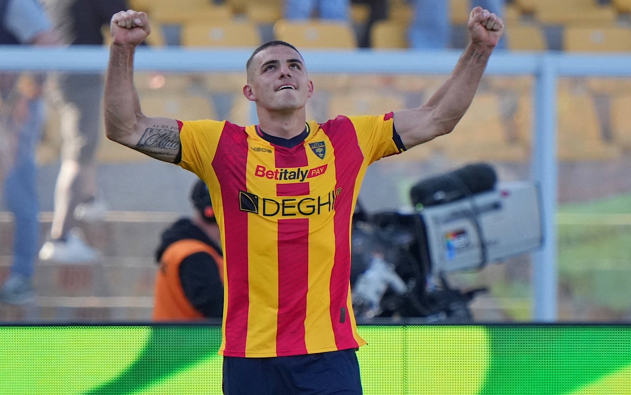 Roma, Krstovic strizza l’occhio: “Sono più vicino a lasciare il Lecce” Roma, Krstovic strizza l’occhio: “Sono più vicino a lasciare il Lecce”