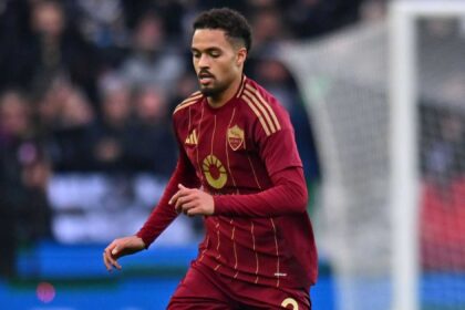Devyne Rensch con la maglia della Roma: il giovane olandese punta a crescere sotto la guida di Gasperini