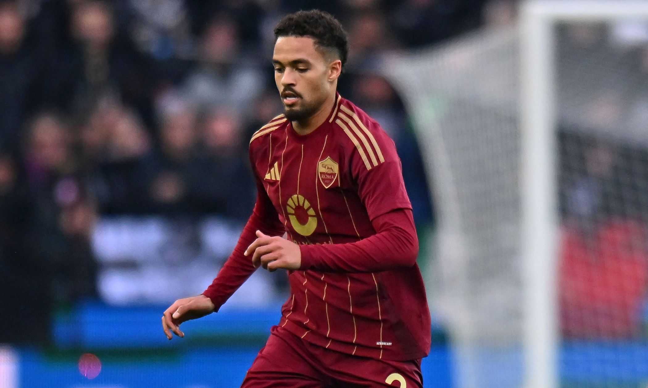 Devyne Rensch con la maglia della Roma: il giovane olandese punta a crescere sotto la guida di Gasperini