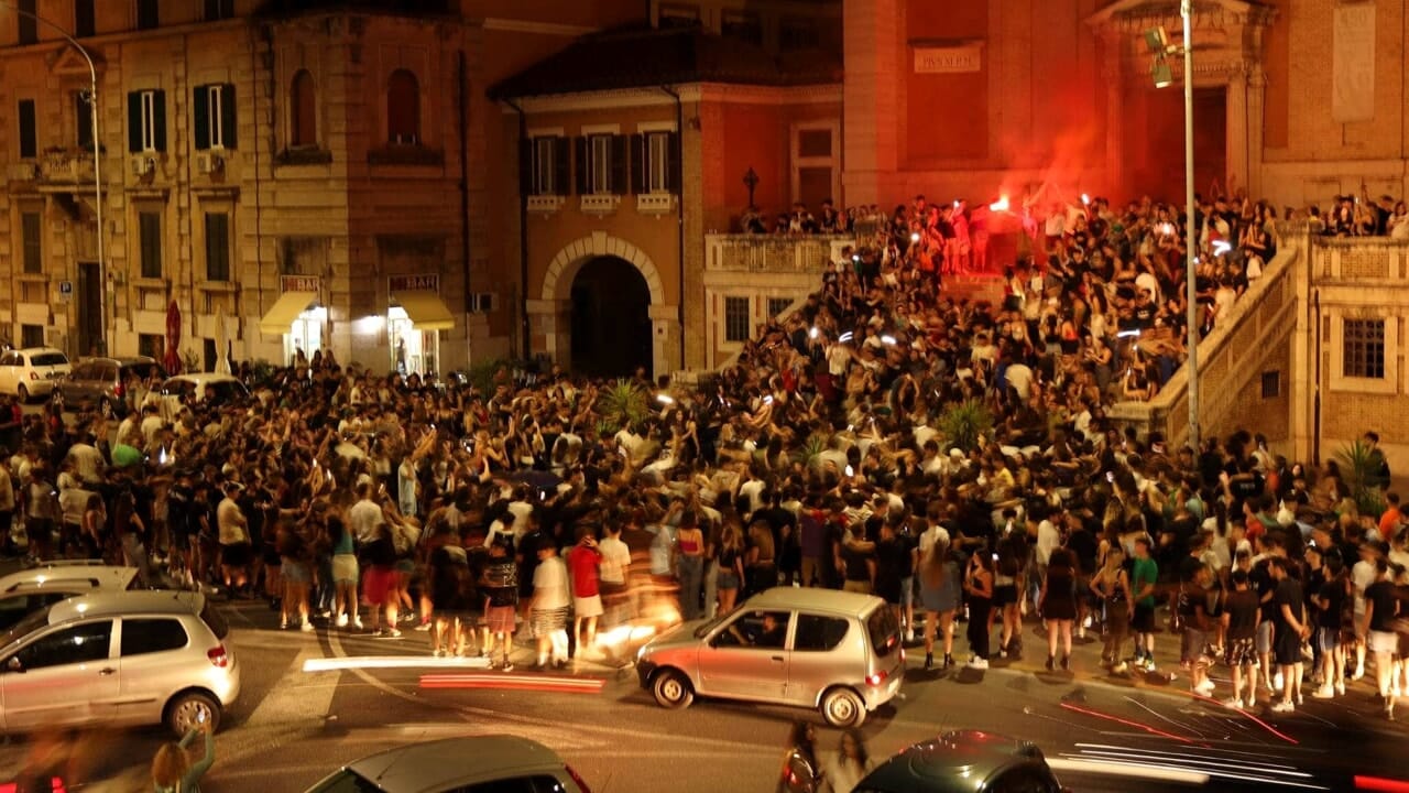 Studenti a Roma per la notte prima degli esami 2025 riuniti a Piazza Sempione