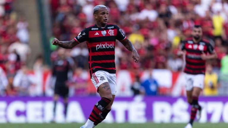 Wesley con la maglia del Flamengo