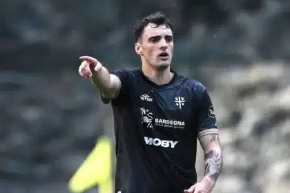 Nadir Zortea con la maglia del Cagliari