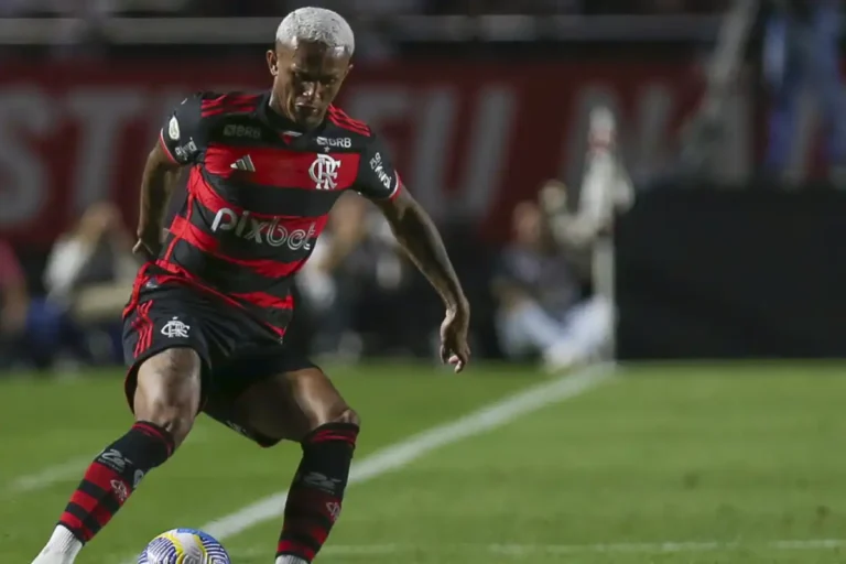 Wesley con la maglia del Flamengo
