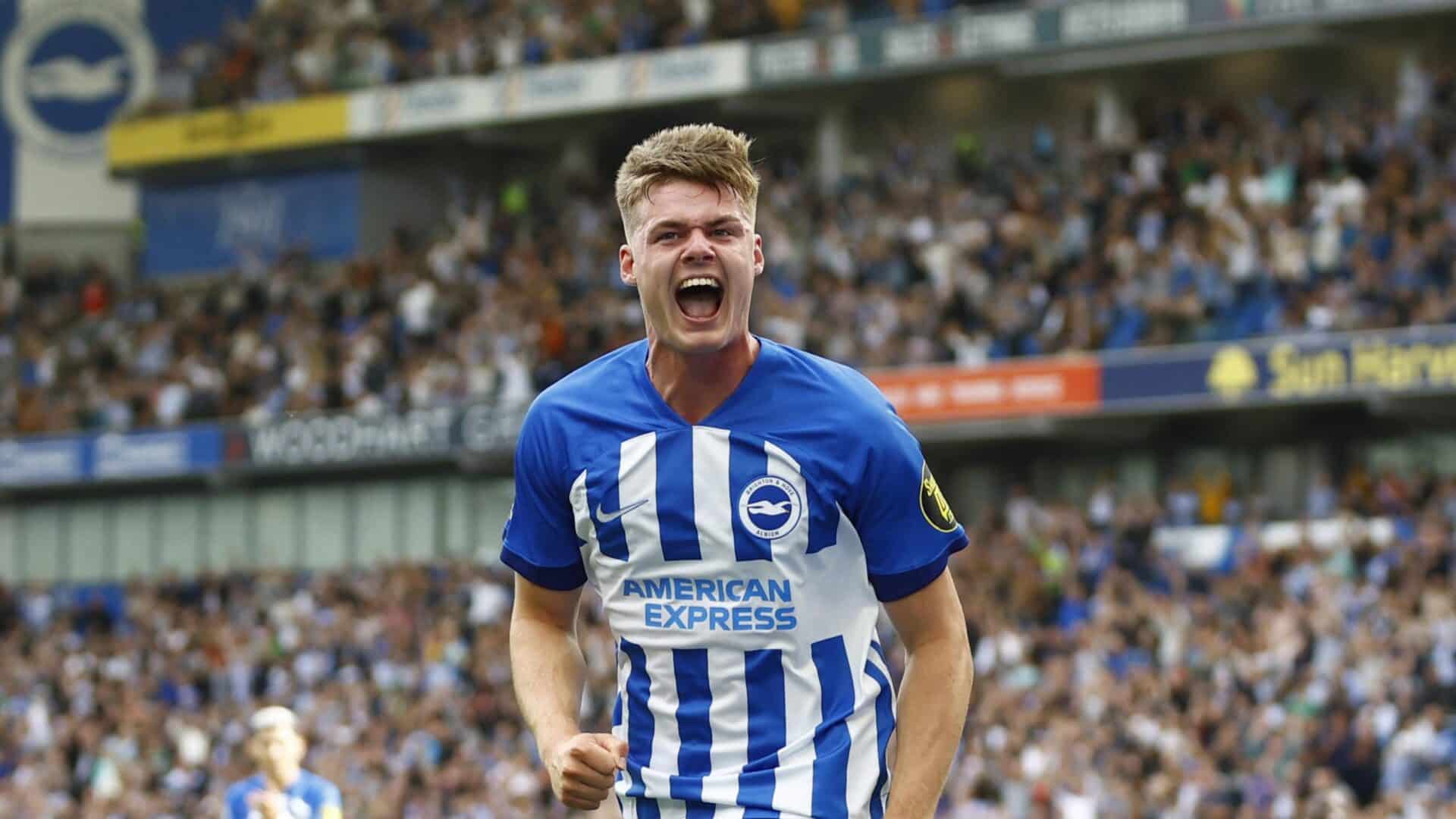 Evan Ferguson esulta dopo un gol con il Brighton, proposto alla Roma nel calciomercato estivo