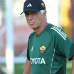 Gian Piero Gasperini conduce l'allenamento a Trigoria