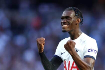 Bissouma con la maglia del Tottenham