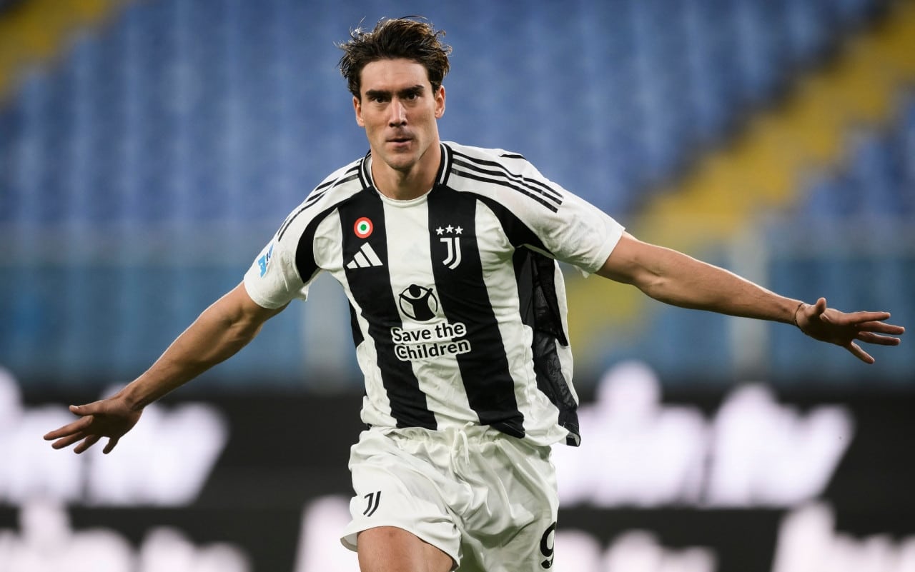 Dusan Vlahovic esulta dopo un gol con la maglia della Juventus