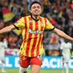 Neil El Aynaoui in campo con la maglia del Lens, obiettivo di mercato della Roma