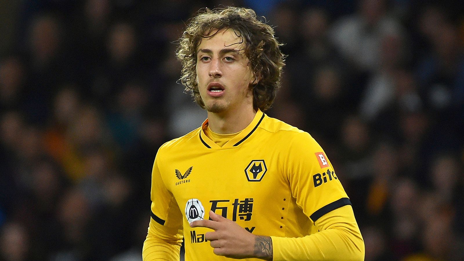 Fabio Silva con la maglia del Wolverhampton
