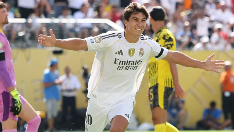 Goncalo Garcia, con la maglia del Real Madrid in azione durante una sfida del Mondiale per Club