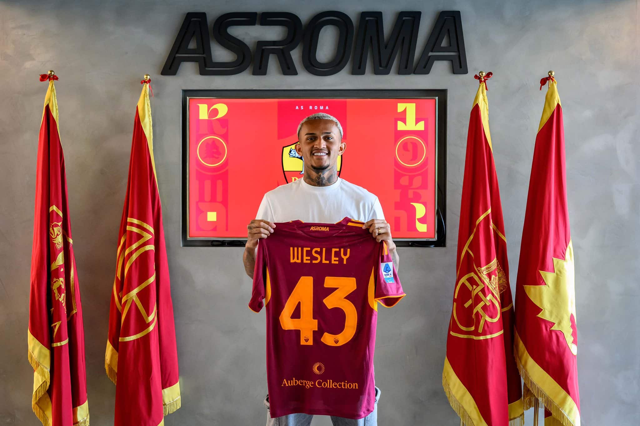 ufficiale wesley 232 un nuovo giocatore della roma indosser224 la maglia numero 43