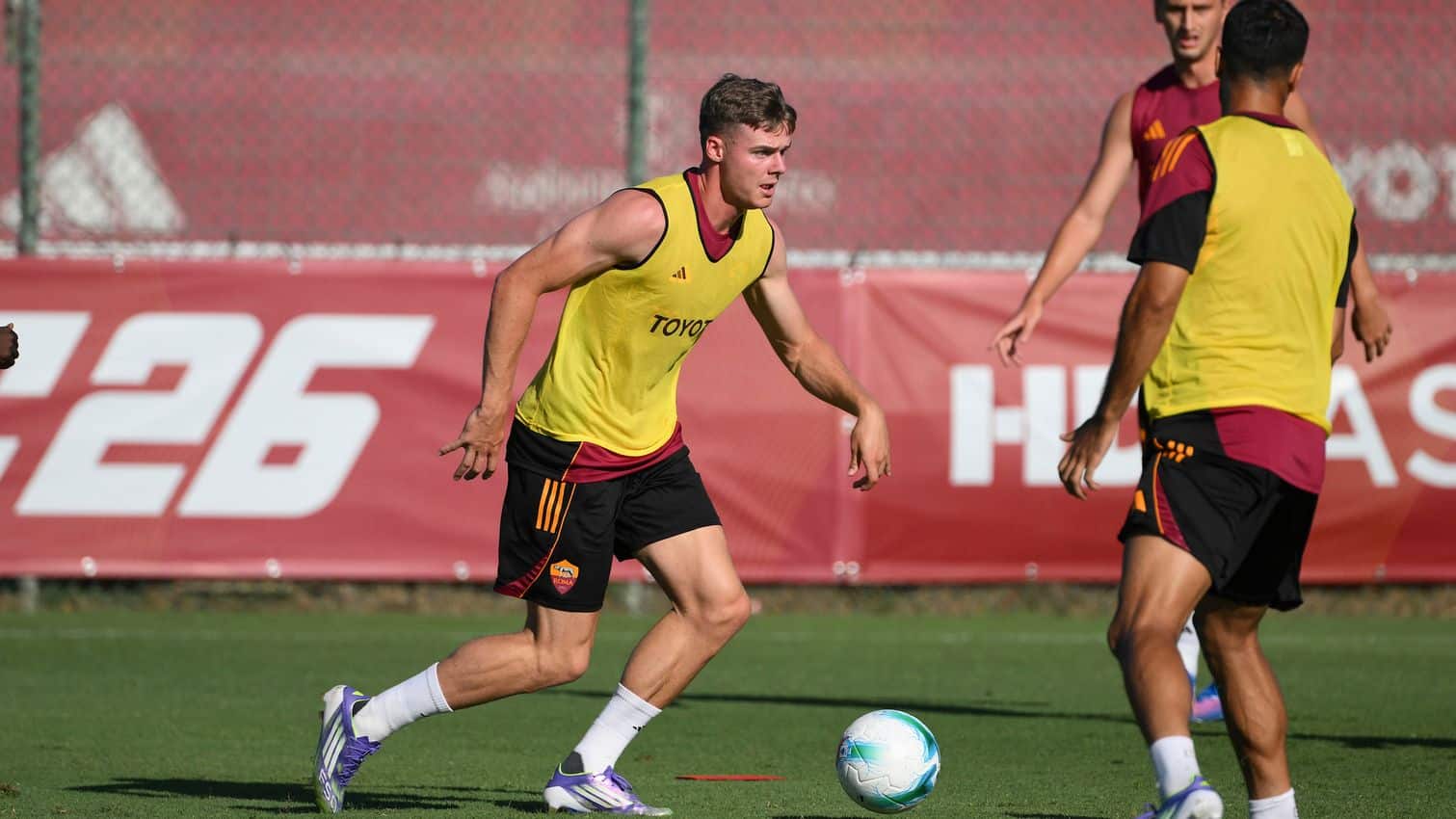 Roma, primo allenamento per El Aynaoui e Ferguson con Gasperini: VIDEO Roma, primo allenamento per El Aynaoui e Ferguson con Gasperini: VIDEO
