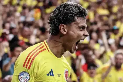 Richard Ríos esulta con la maglia gialla della Colombia durante la Copa América 2024