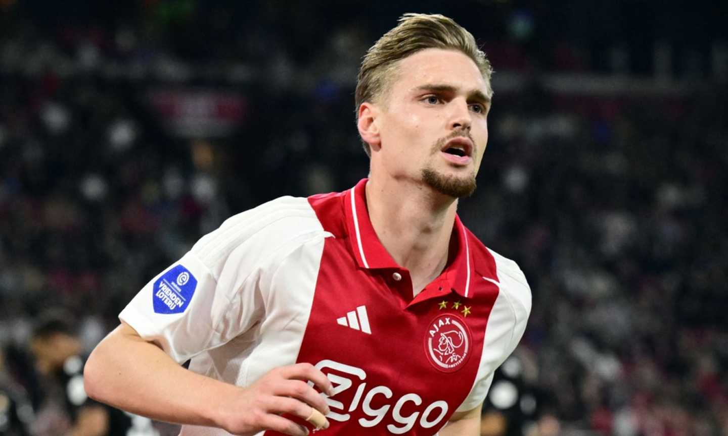 Kenneth Taylor con la maglia dell'Ajax